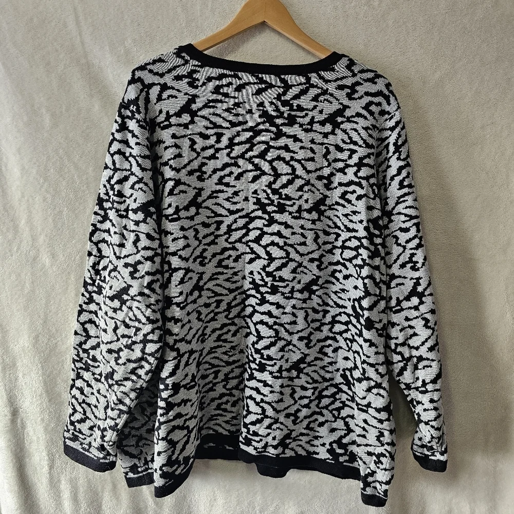 Denim & Co Black & Gray Patterned knit button up cardigan sweater 3X - Picture 3 of 4